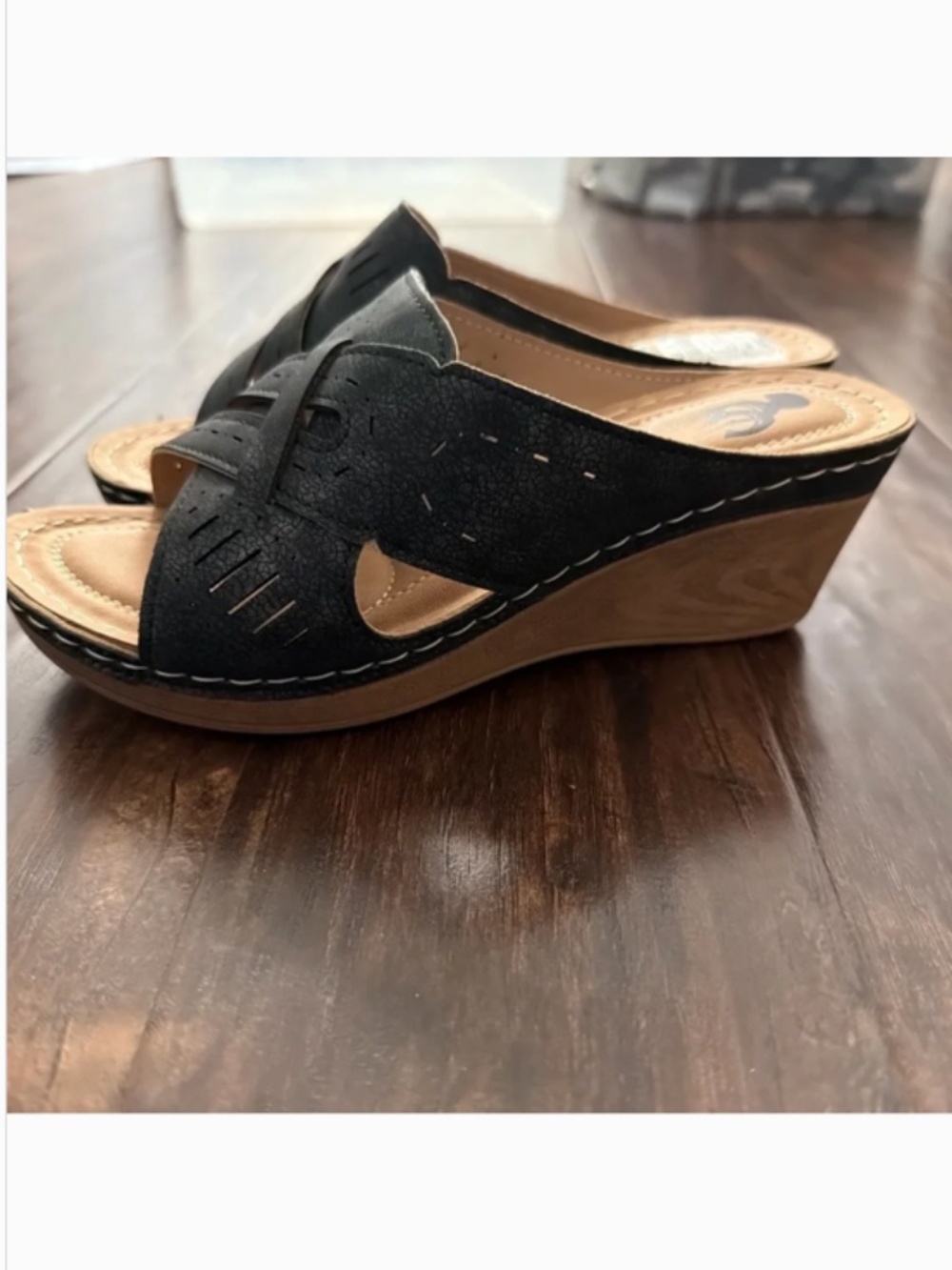 NWT GC Slip on Wedge Sandal Size: 7.5W